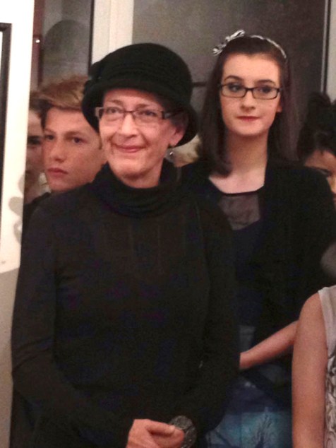 Susan and daughter Frea (to her right) .... Photo courtesy of Olive Lin