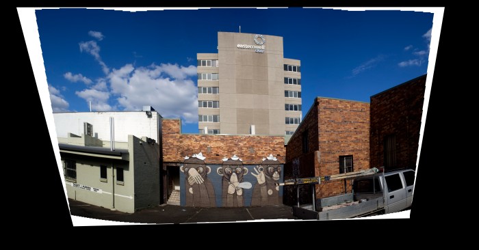 Gimiks Born / Damien Kamholtz - 3 Bank Lane