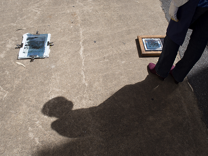 Exposing the contact frams to the sun