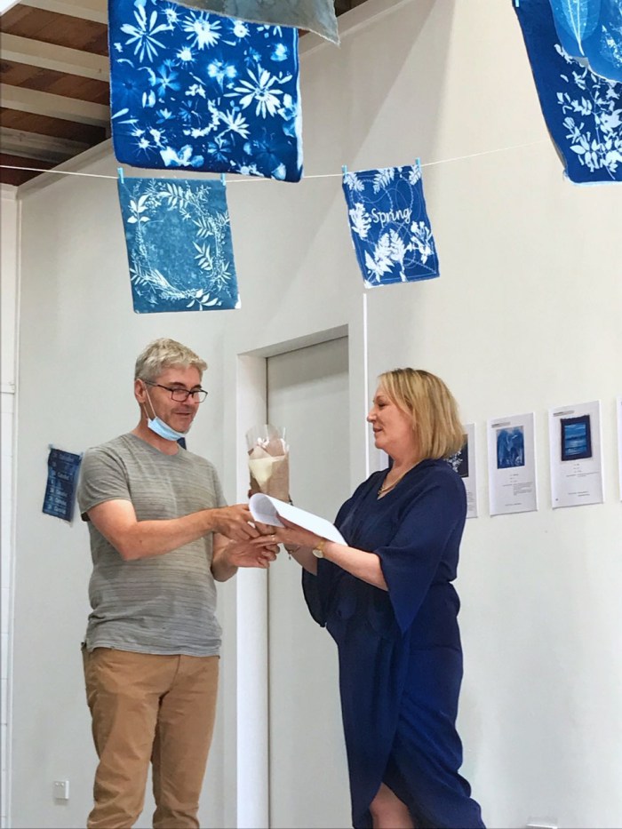 David thanks Gail PHOTO: Keiko Goto