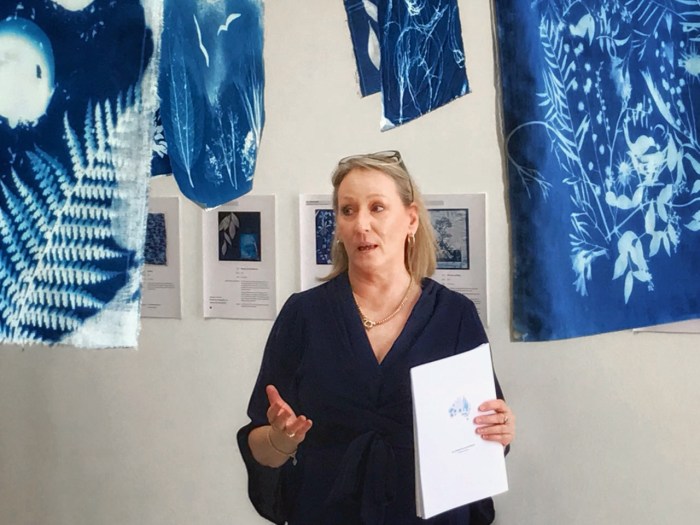 Gail Neumann speaks PHOTO Keiko Goto